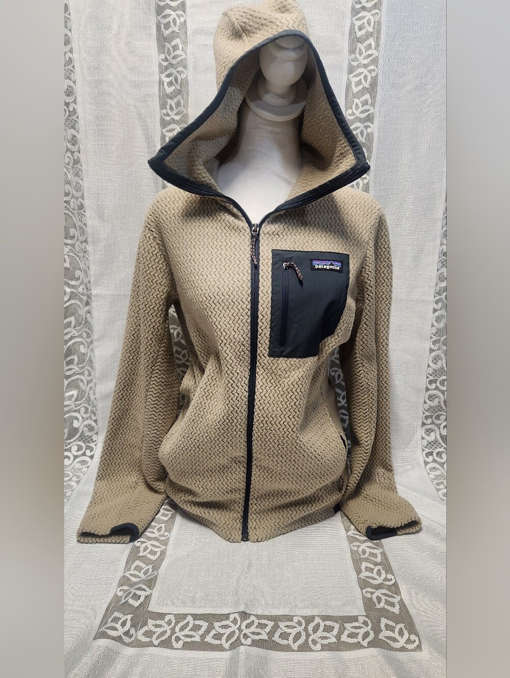 Patagonia R1 Air Full-Zip Hoody - Women’s XS - Tan/Beige